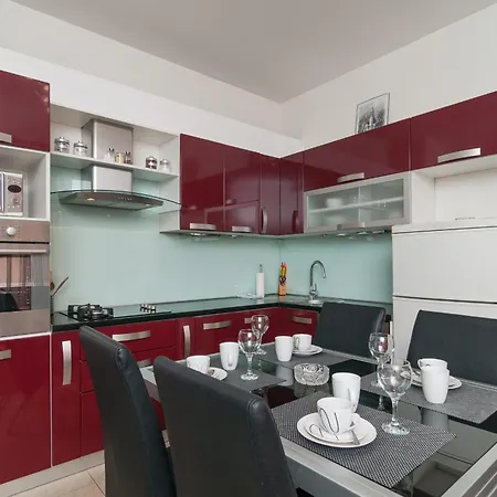 Center Apartment *