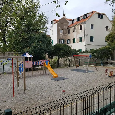 Center * 斯普利特