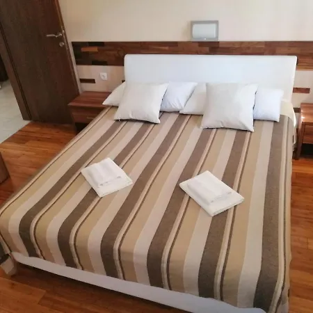 Center Apartment Split
