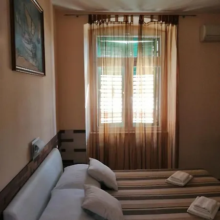 Apartment Center Split